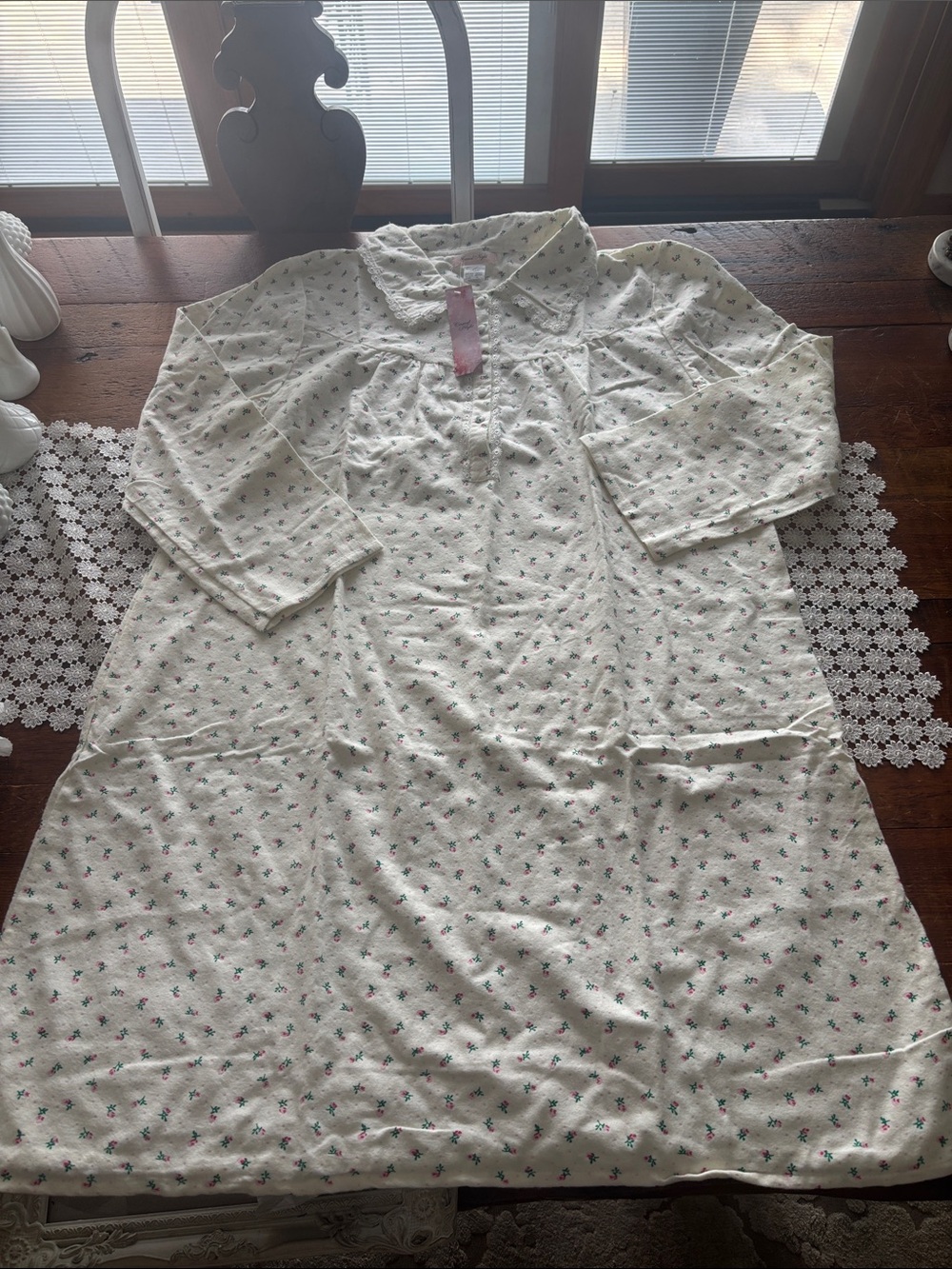 Casual Night Flannel Cozy White Floral Nightgown with Peter Pan Collar Size 1X.
